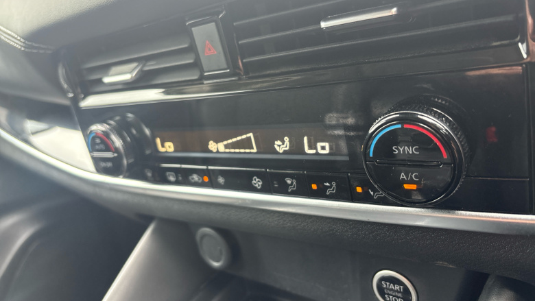 Nissan Qashqai 1.3 DiG-T MH N-Connecta 5dr Petrol Hatchback